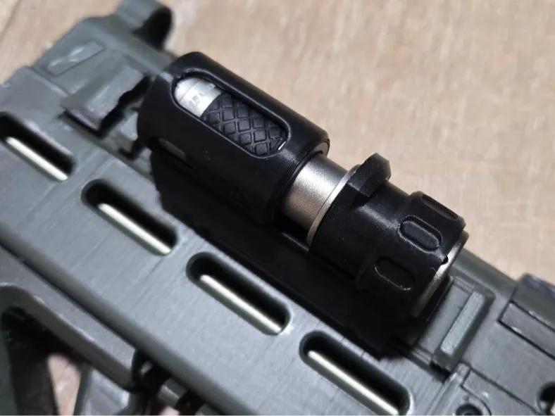 FLASH LIGHT FOR RIFFLES AND GUNS WITH picatinny