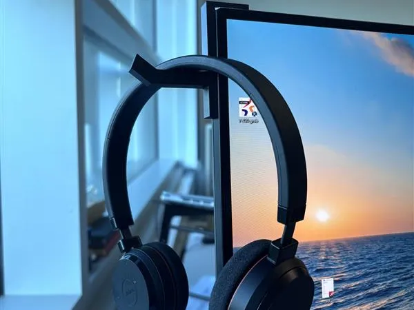 headset holder for screen
