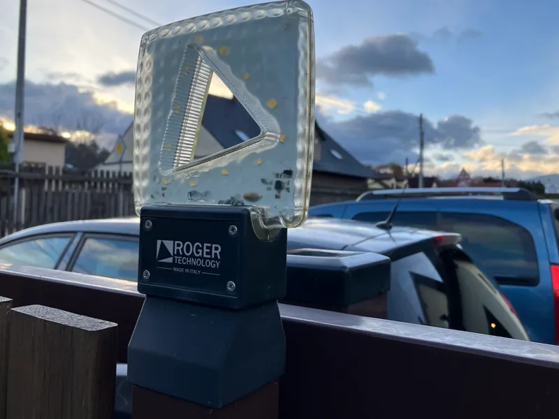 Holder for ROGER BEACON - Motorized Gate