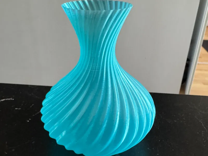 Simple Twisted Vase
