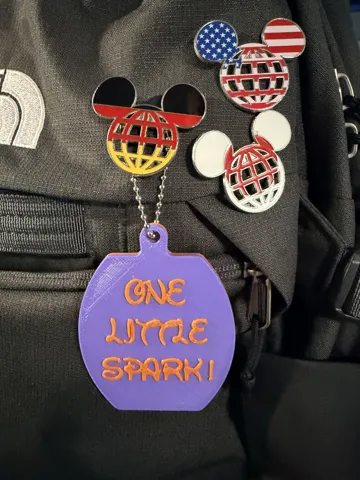 Llavero: Disney's Skyliner Figment Bag Charm / Keychain — vista de referencia 4