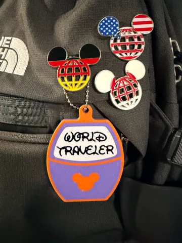 Llavero: Disney's Skyliner Figment Bag Charm / Keychain — vista de referencia 2