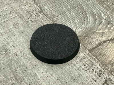 Parametric Miniature-Base with magnet holes