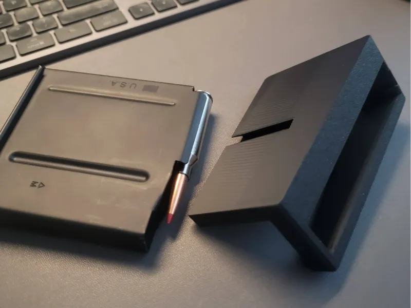 Cip peglock magazine holder