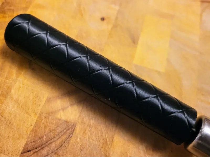 Generic Handle with adjustable hole size