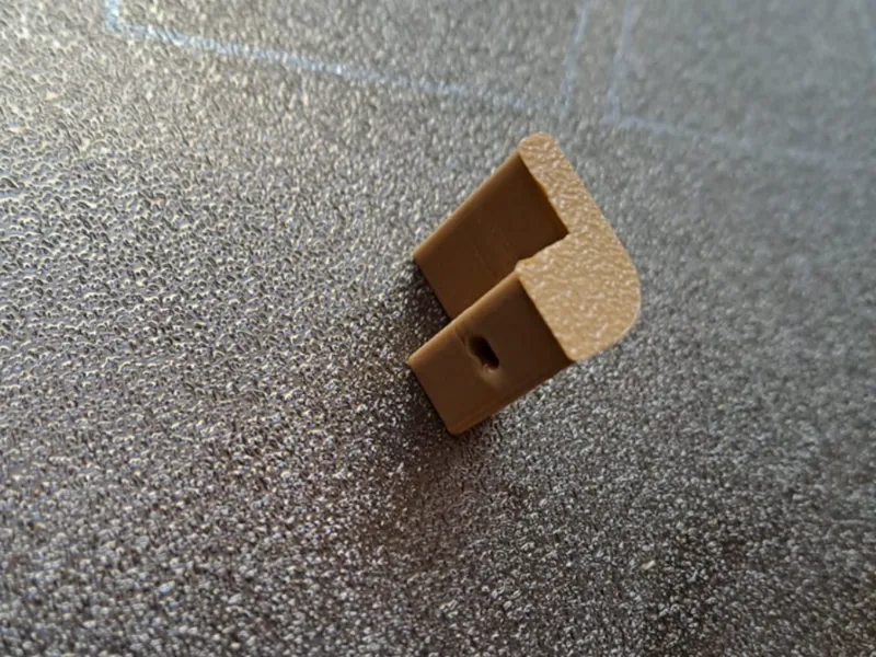 Slat wall mount for screws