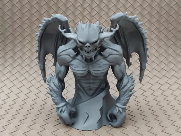 Buste de démon — figurine sculptée
