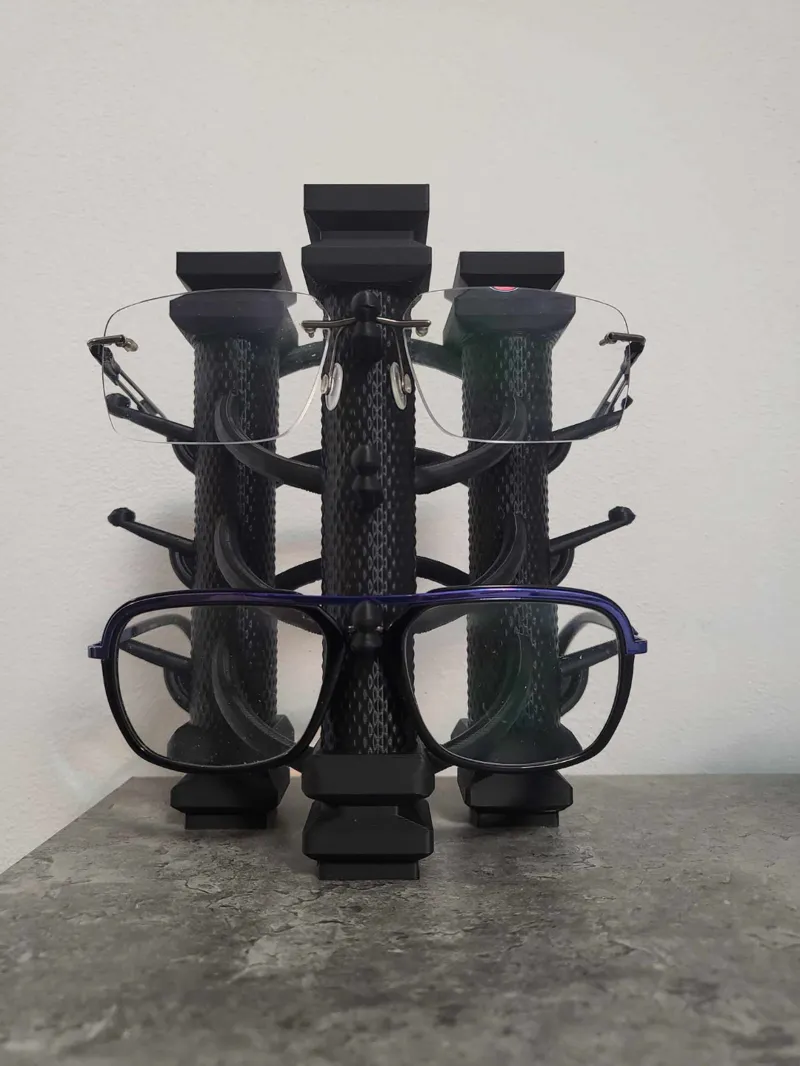Glasses_stand_by_Gampi