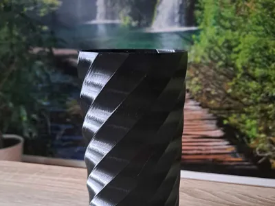Simple spiral vase