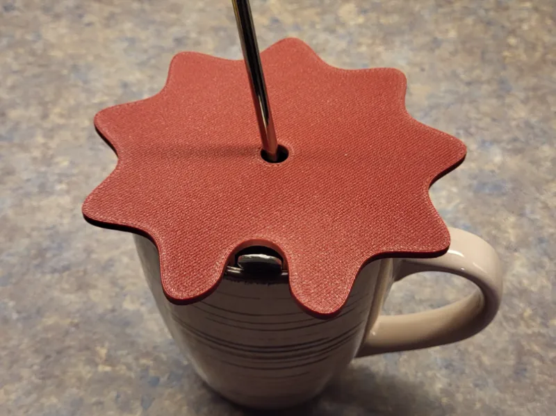 Cup lid with hole for straw and spoon Tassendeckel