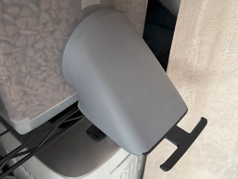 Universal Container Dispenser