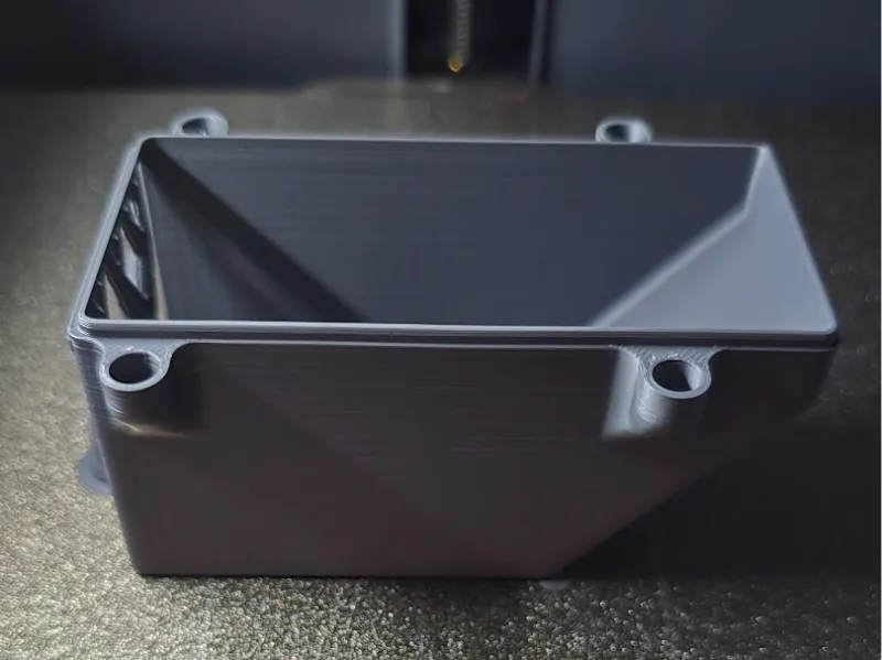 Magnetic chute cover