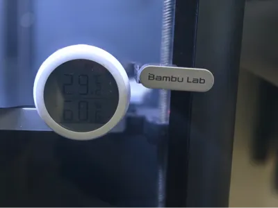 Temperature gauge door holder