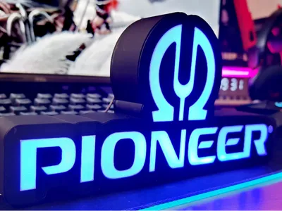 Pioneer Logo lightbox 