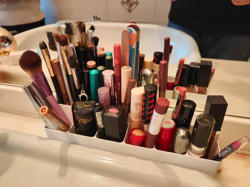 makeup organizer