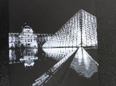 ルーブル美術館のモノクロ写真(Without AMS)