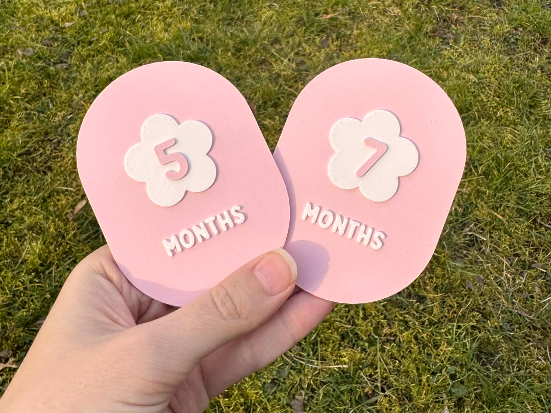 Baby Milestones - Oval (HELLO -> 12 MONTHS)