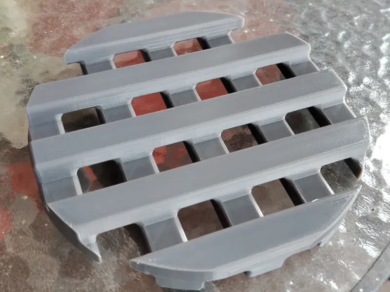 Round plant pot riser / stand