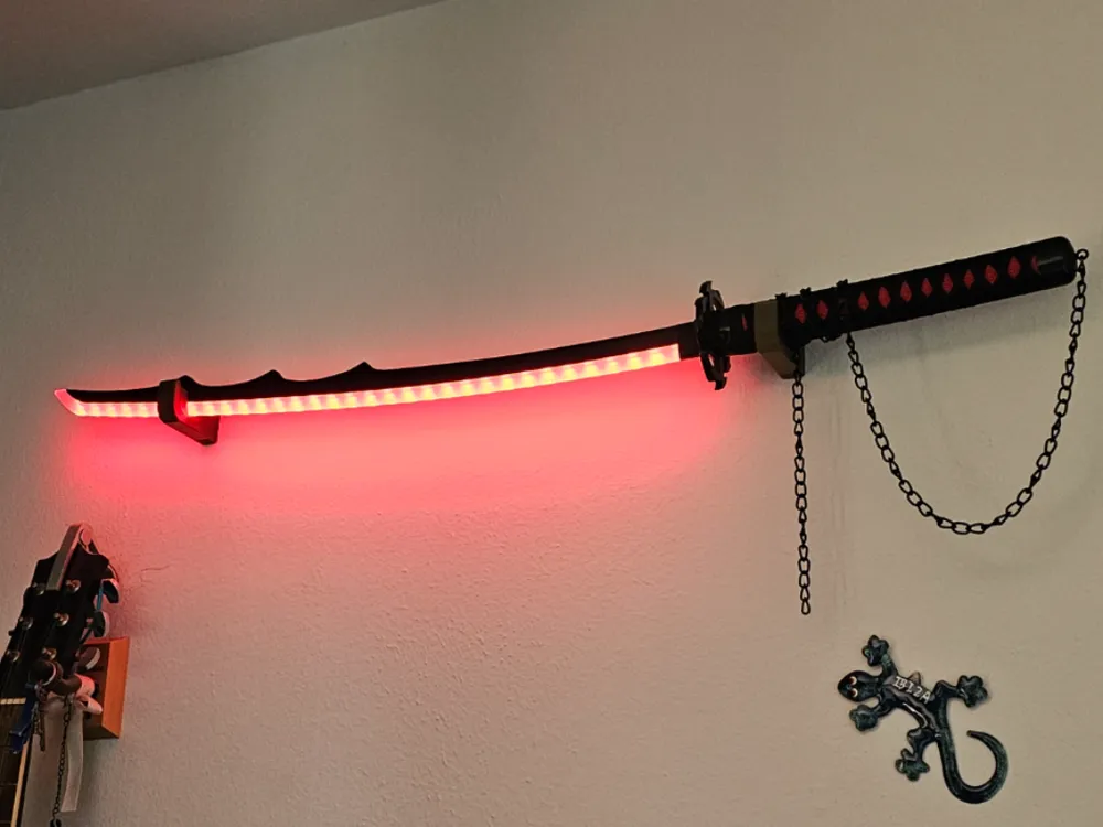 Soporte: Katana's Wall Support. Referencia del modelo original.