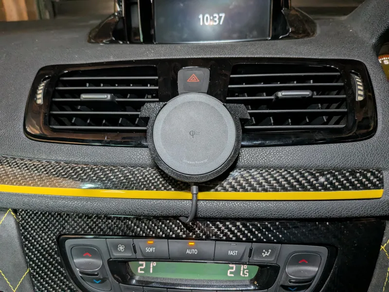 Renault Megane MK3 Wireless MagSafe Charger Mount