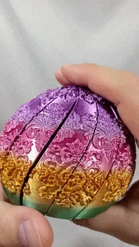 Boule torsadée ornementale baroque