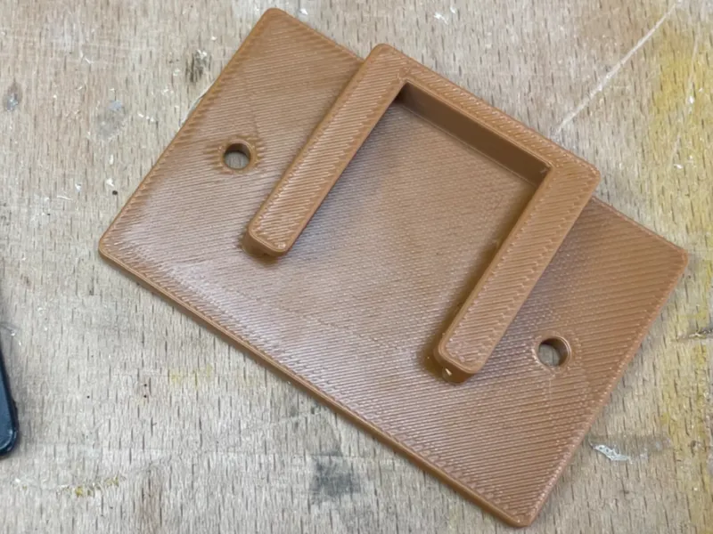Solar panel mounting bracket