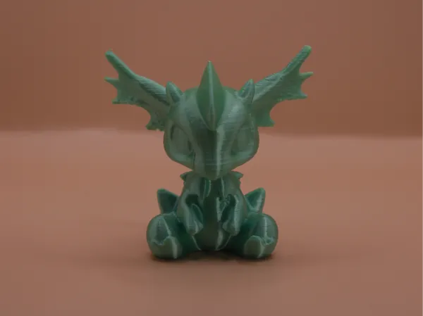 Bébé dragon mignon — figurine