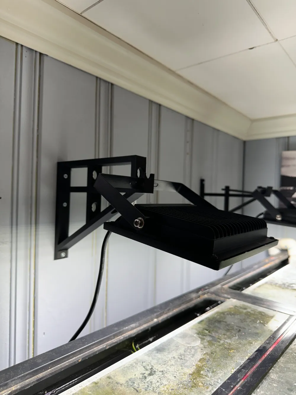 Aazon.co: Philips Solar Security Light Outdoor Light 302 LEDs 1200l