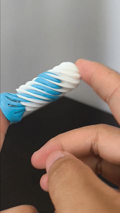 不可能穿越-奖杯几何体