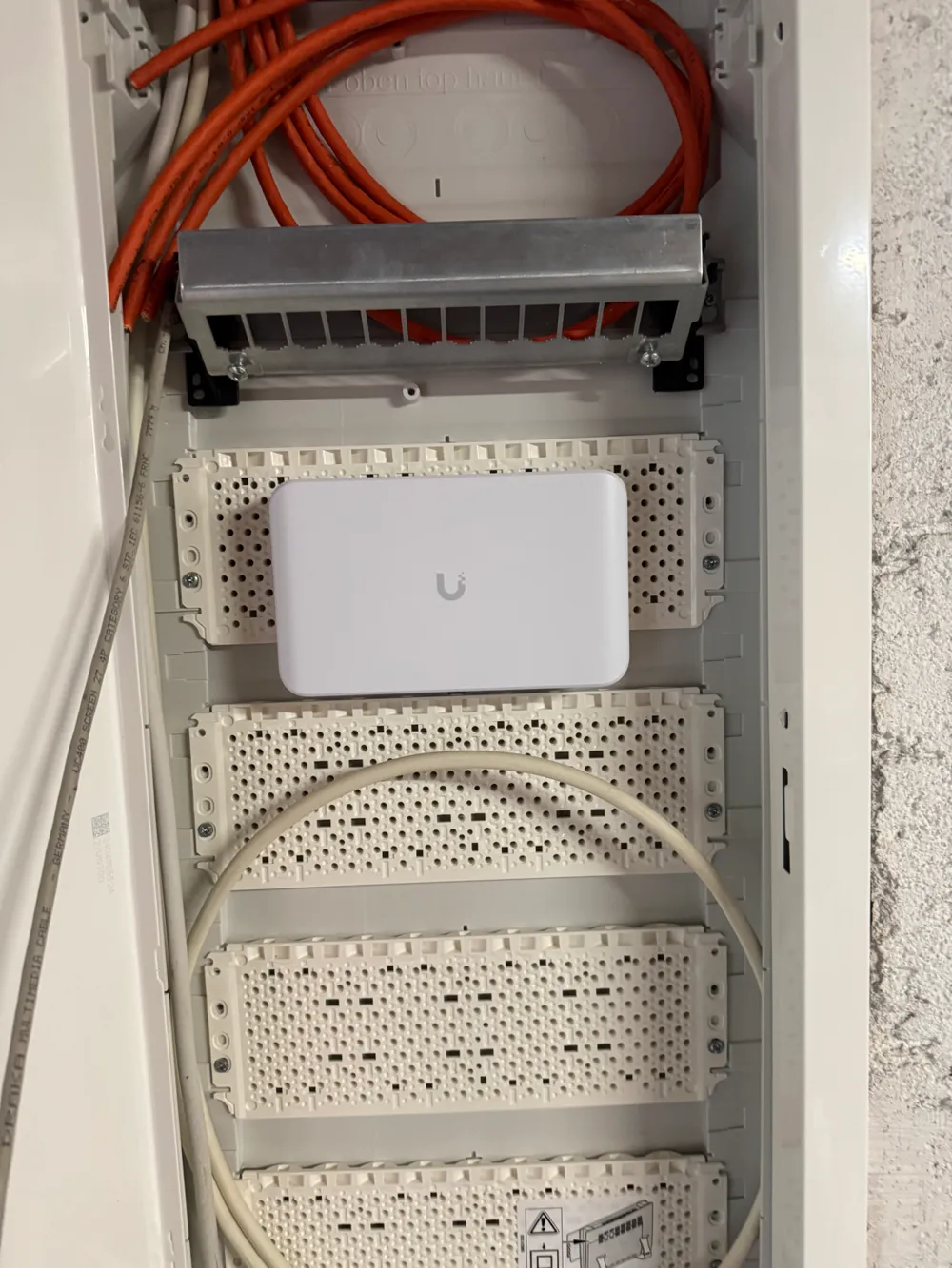 Hager Adapter for Unifi Switch Lite 8 POE Lite by rbt.trapp - MakerWorld