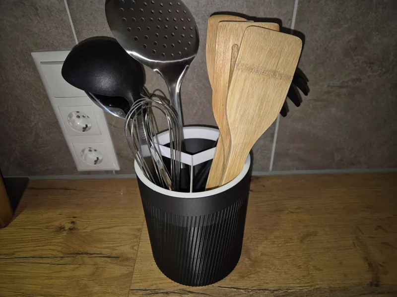 Küchenutensilienhalter mit Abtrennung