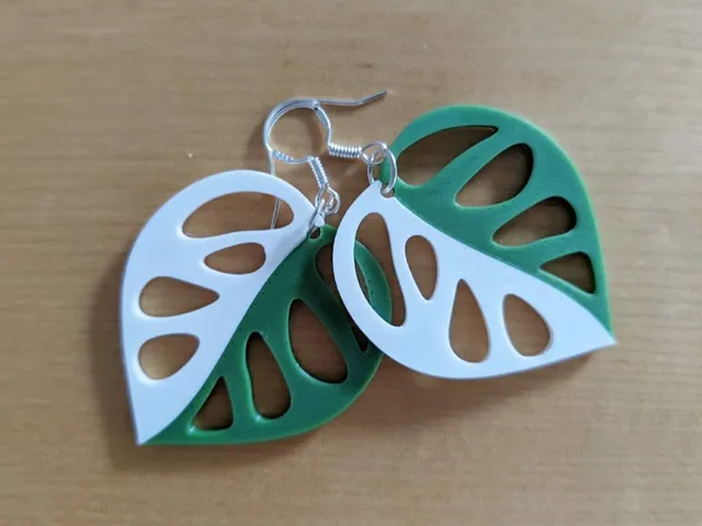 Monstera adansonii earrings / key chains