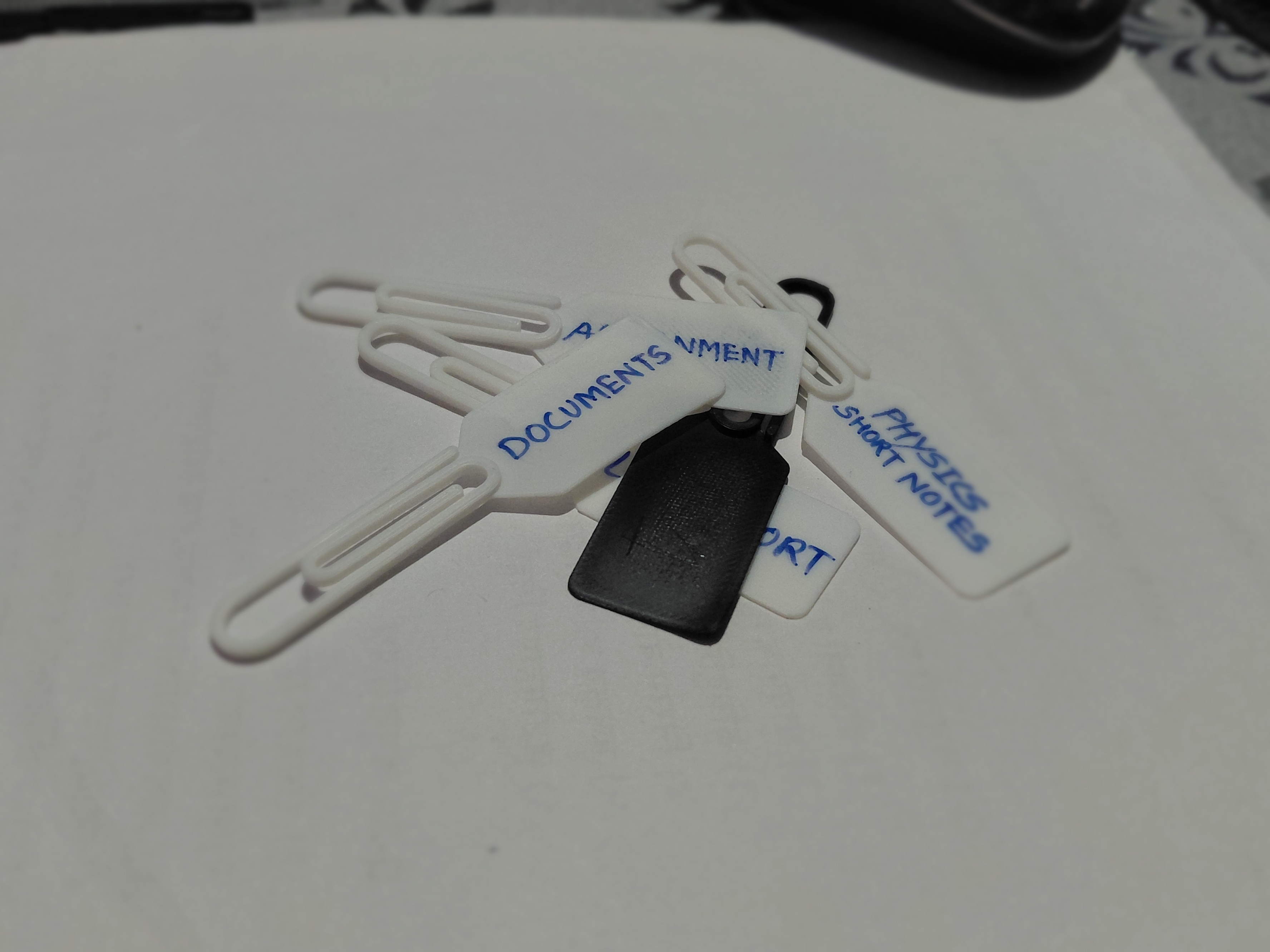 Miniatura 1 do modelo 3D Paper clip tag