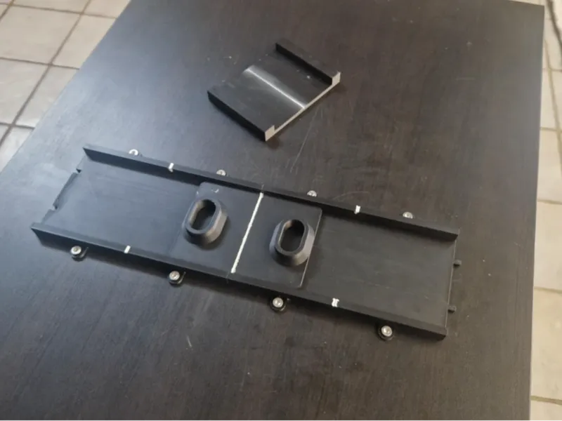 Finger war. Screw on table