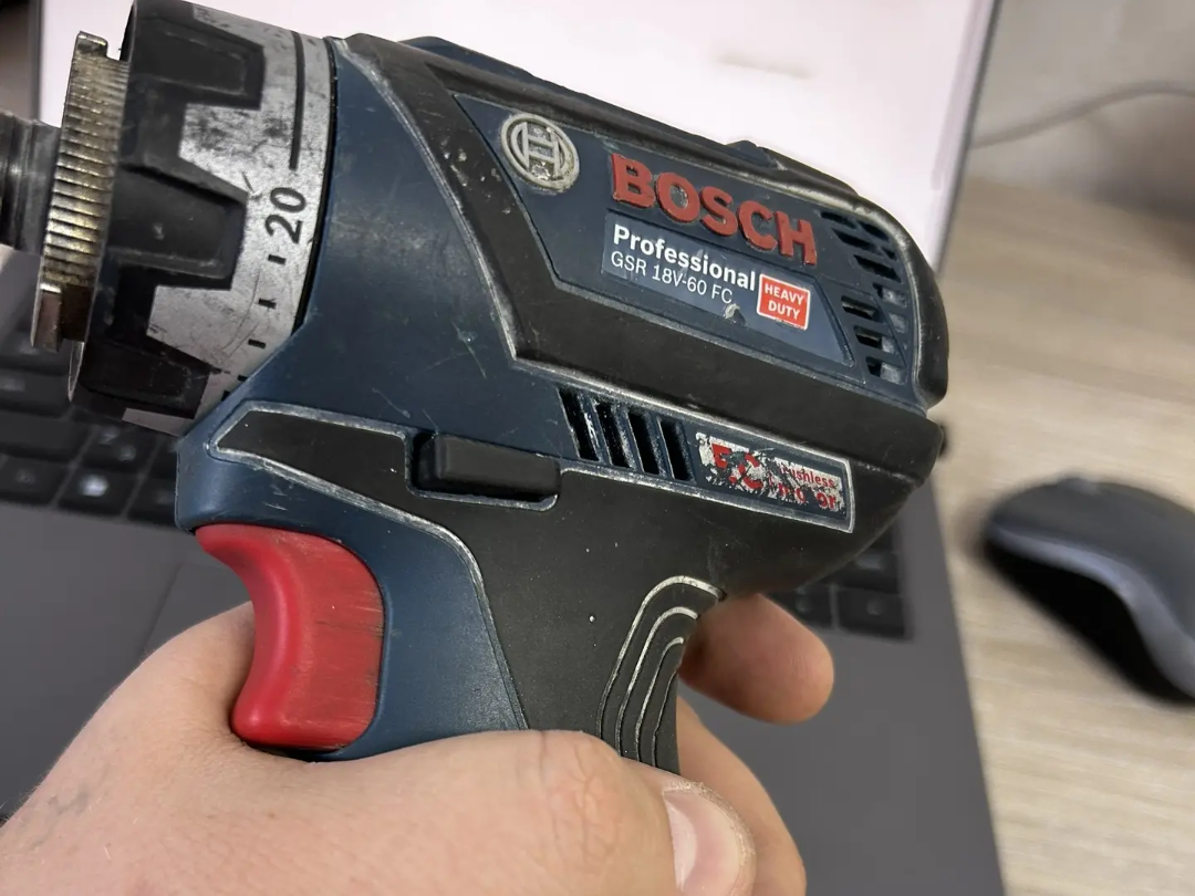 Кнопка реверса шуруповёрта Bosch GSR 18V-60 FC.