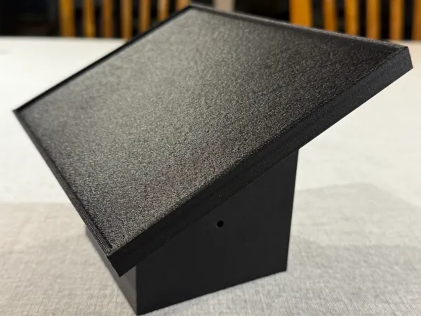 Support de plaque commémorative sur poteau