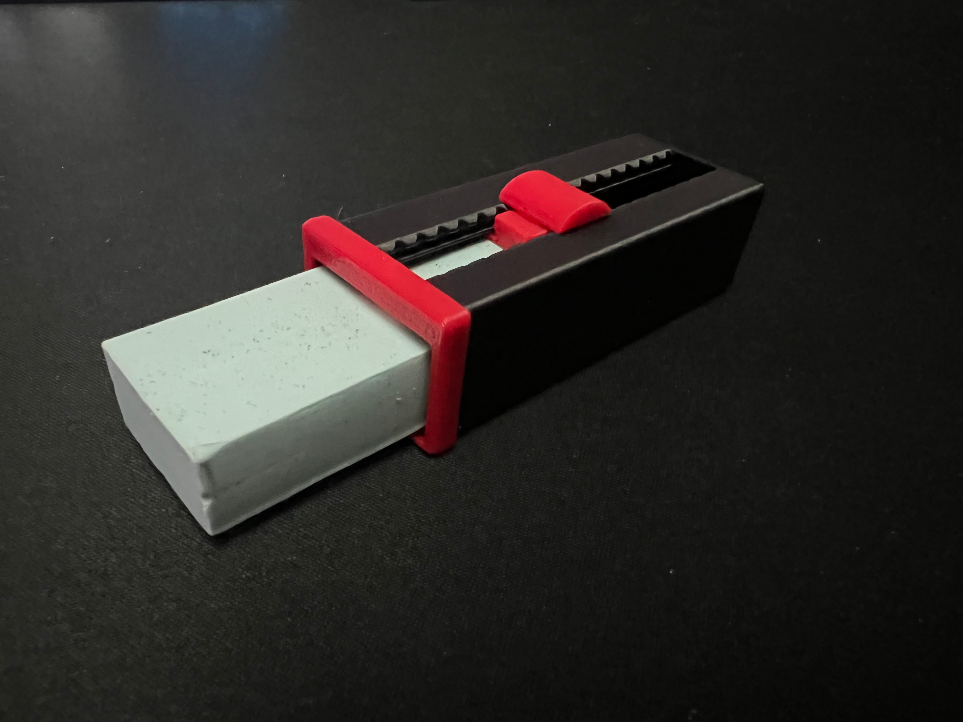 Retractable eraser case