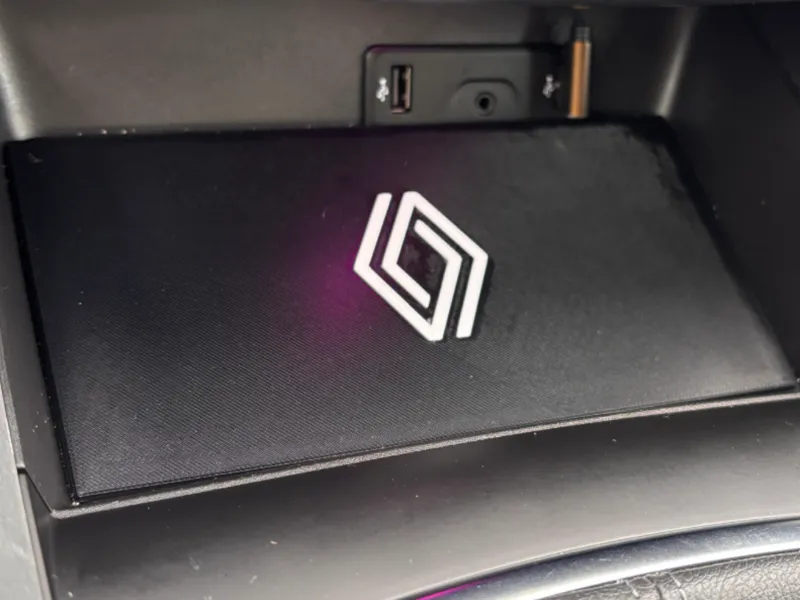 Renault Kadjar center console gap cover front