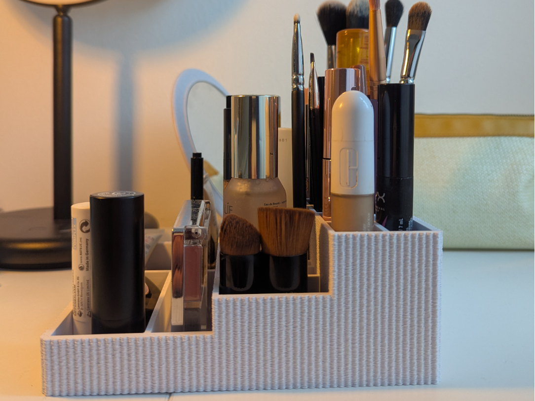 Modern Ribbed Makeup Organizer