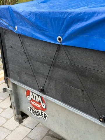 Letrero o emblema decorativo: Round Tarp Cleat for Trailer & Cargo Net — vista de referencia 2