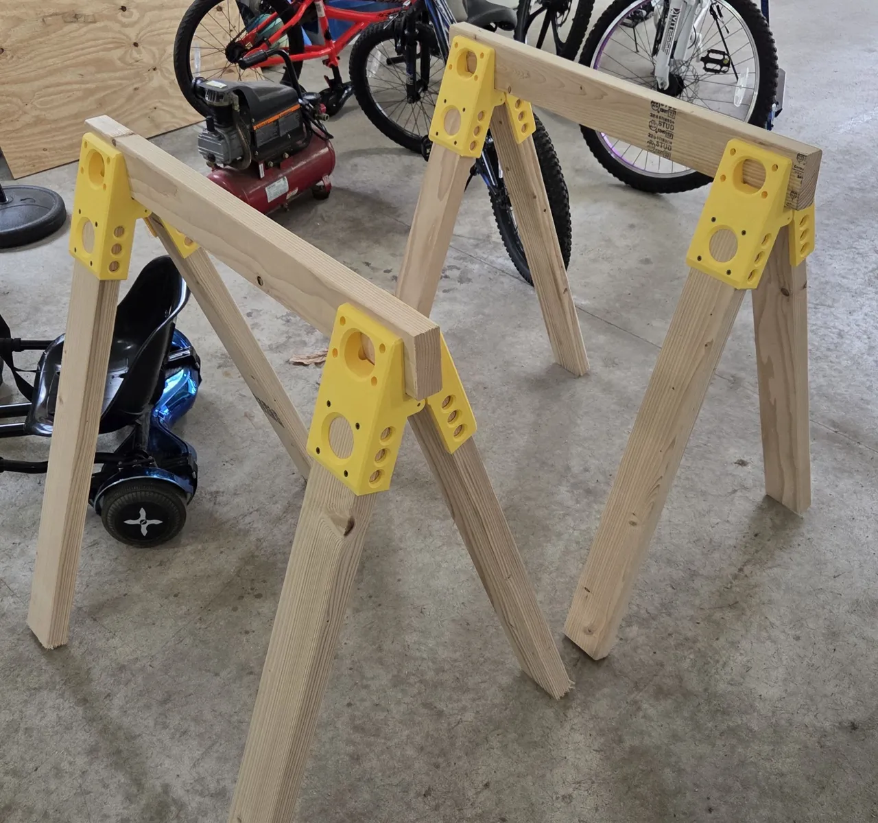 Saw Horse Folding Bracket view 3