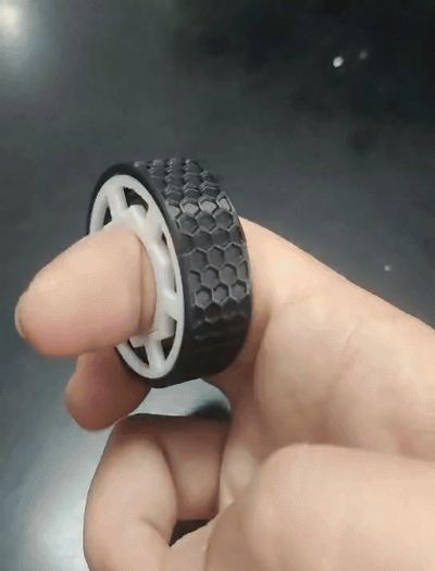 fidget infinity ring toy, crisp and loud.