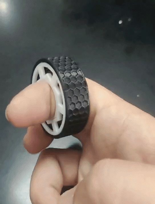 fidget infinity ring toy, crisp and loud.