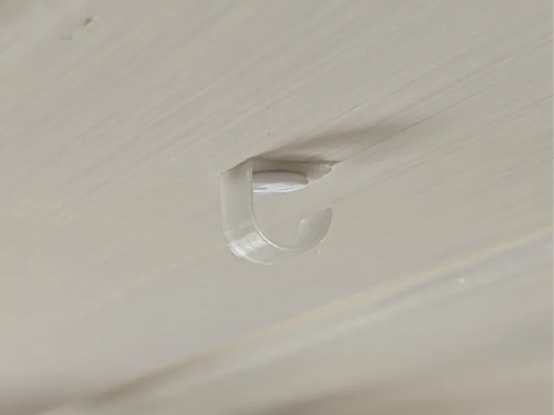Thumbtack hook