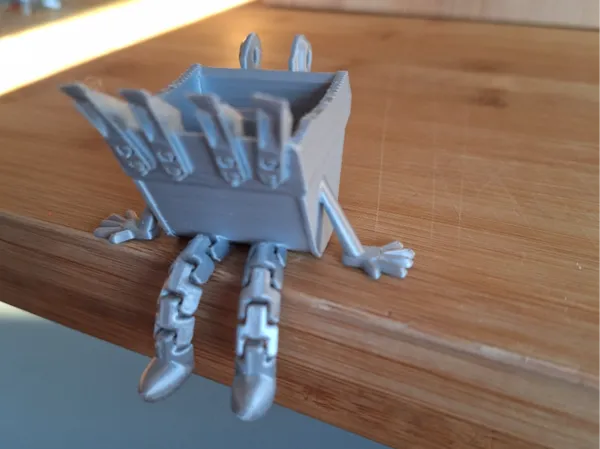 Excavatrice articulée avec pattes
