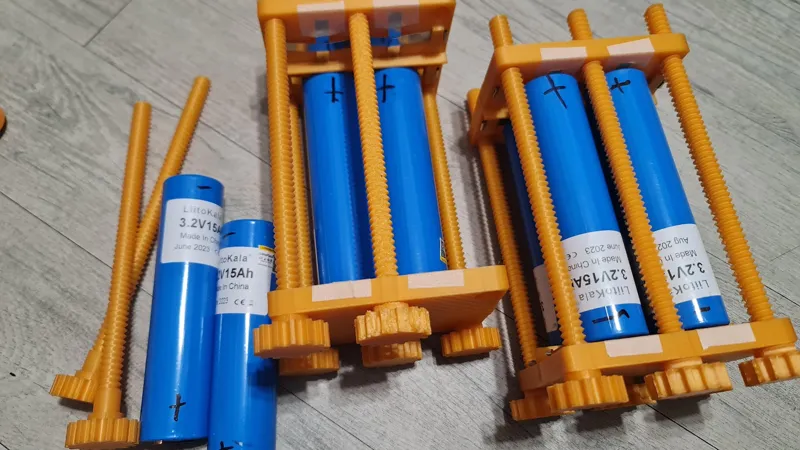 Cylindrical Battery Vise Case - For large Lithium Batteries