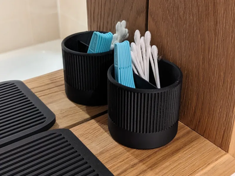Small pot with divider