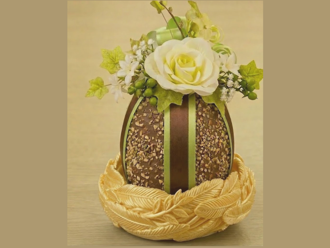 Elegant Feather Nest - Easter Egg Holder