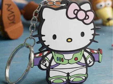 Llavero Hello Kitty x Toy Story Buzzz Lightyear