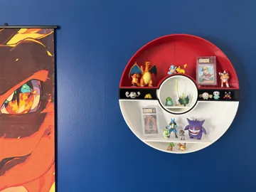 Estante o repisa: Giant Poké Ball Wall Display Shelf – 50cm — vista de referencia 3